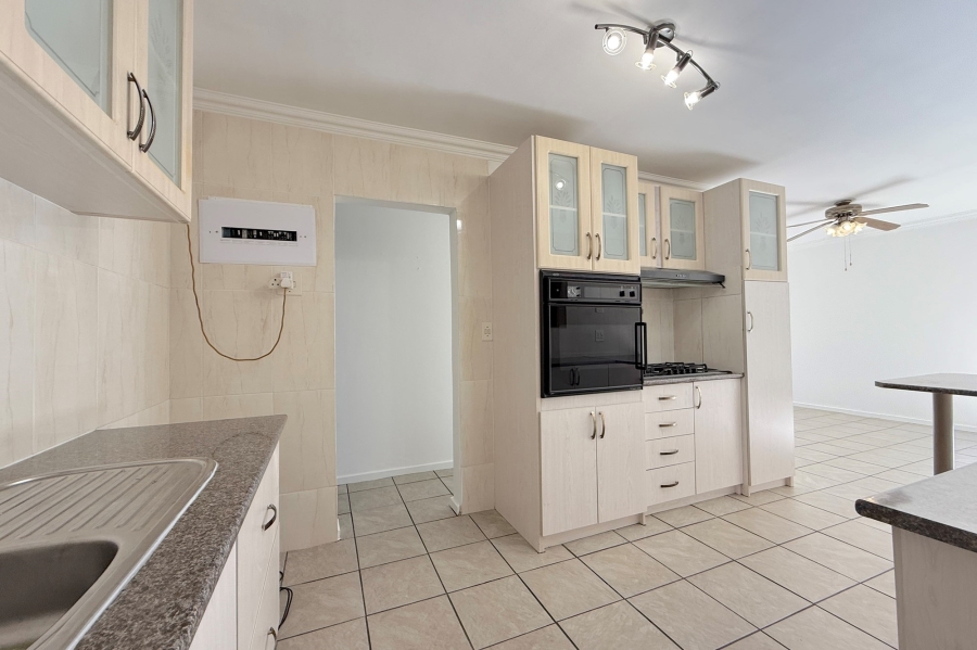 To Let 2 Bedroom Property for Rent in Oakglen Western Cape